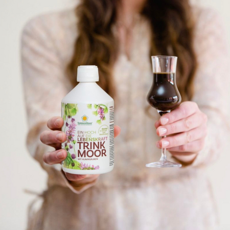 SonnenMoor Trinkmoor® mit Huminsäuren - 250 ml✓ Magen, Darm, Säure-Basen-Haushalt, Immunsystem✓ Kombination aus über 350 verschiedenen Kräutern✓ Fördert das allgemeine Wohlbefinden✓ Für eine ausgeglichene Darmfl